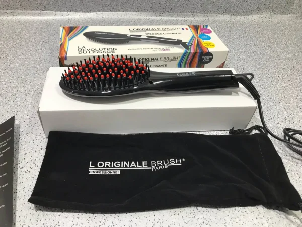 L'Originale brush hair straightener